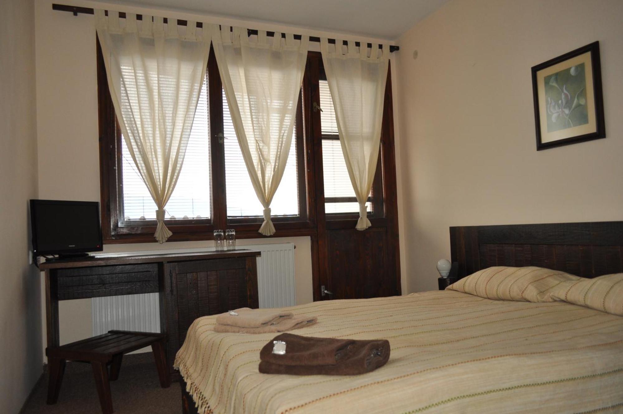 Hotel Tihiat Kat Apriltsi  Extérieur photo