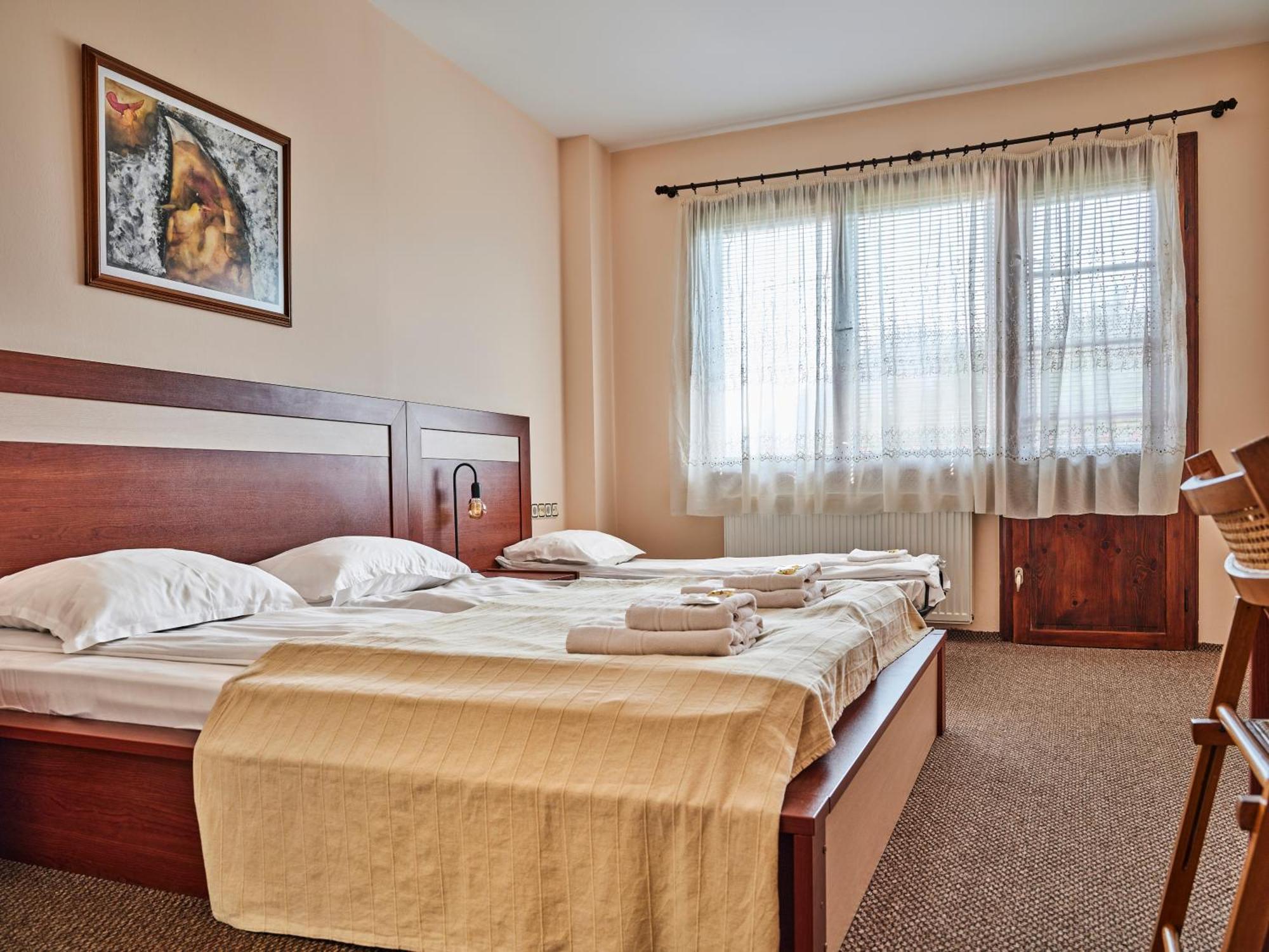 Hotel Tihiat Kat Apriltsi  Extérieur photo