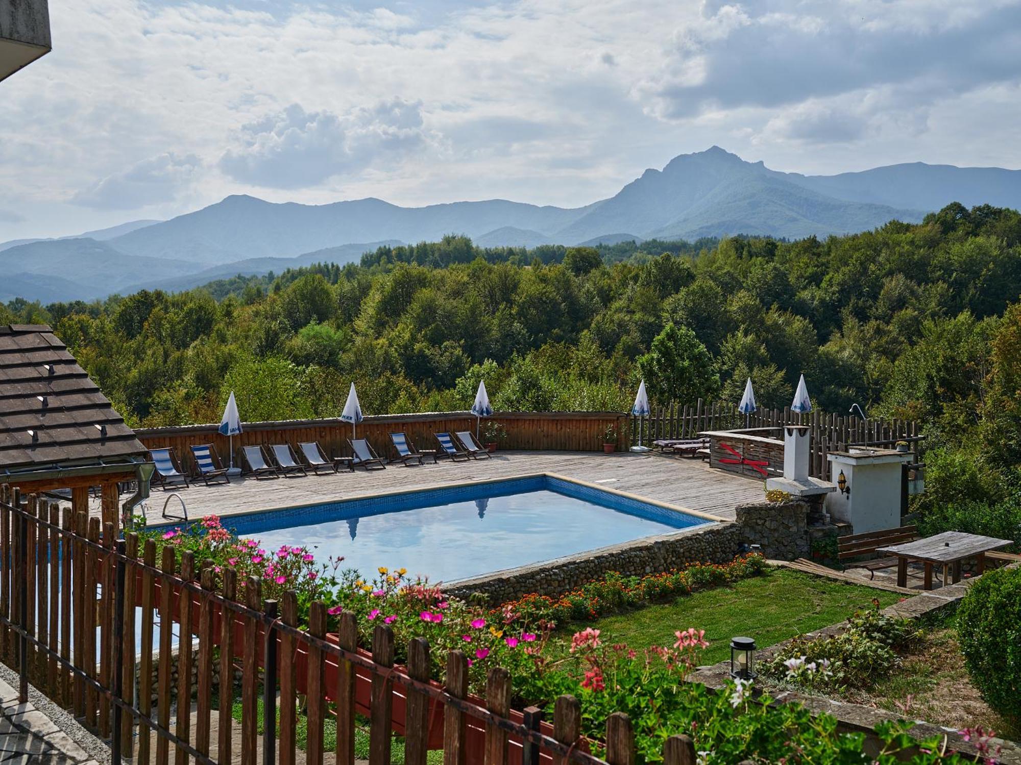 Hotel Tihiat Kat Apriltsi  Extérieur photo