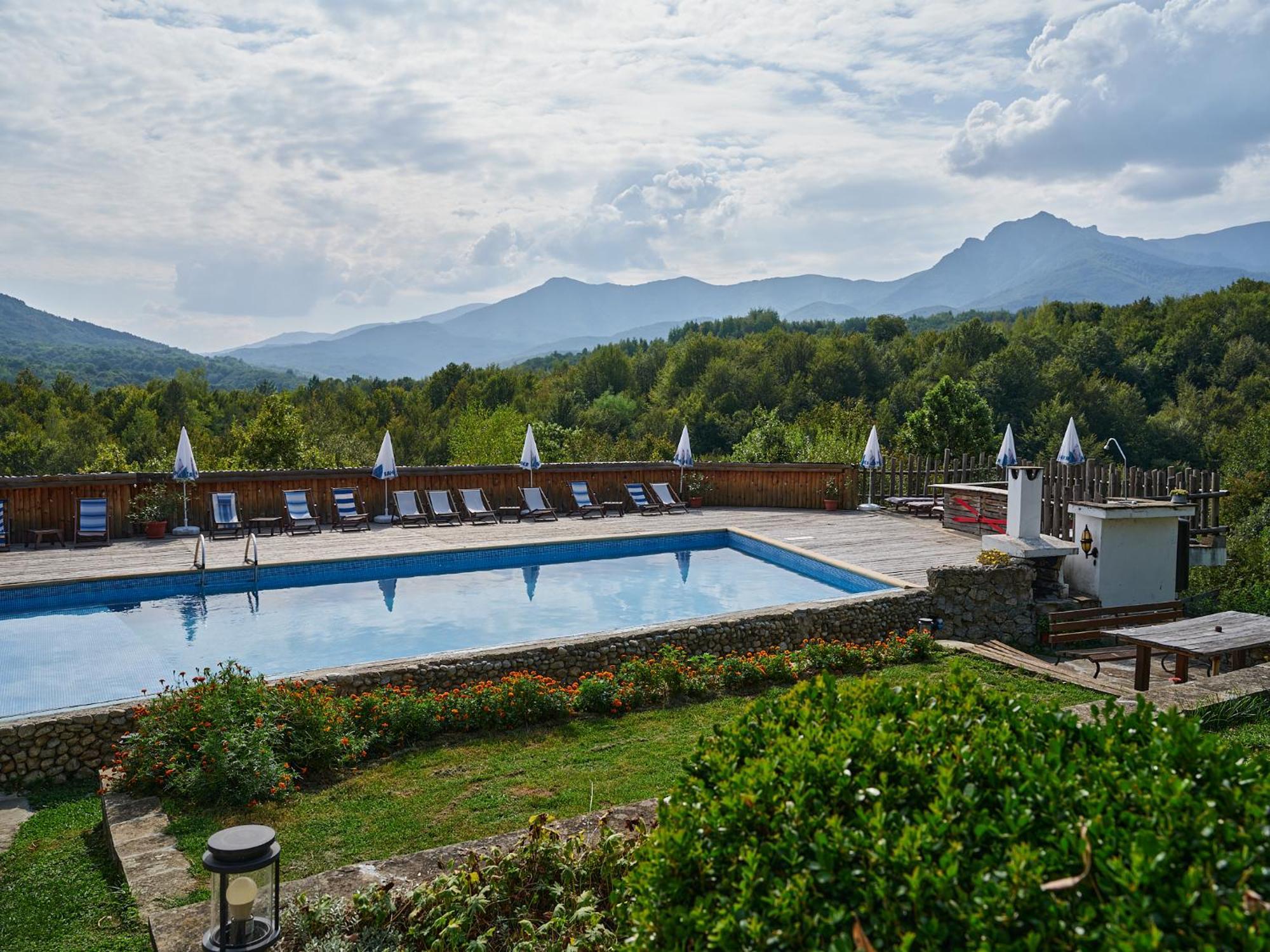 Hotel Tihiat Kat Apriltsi  Extérieur photo